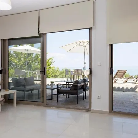וילה Sonora - Beachfront, Amazing Garden, Panoramic Sea View