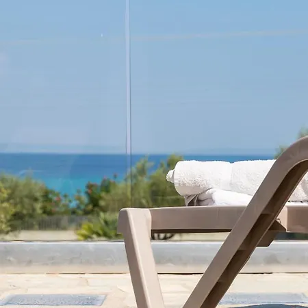 וילה Sonora - Beachfront, Amazing Garden, Panoramic Sea View *