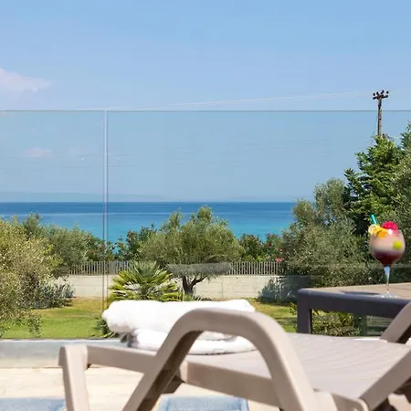 וילה Sonora - Beachfront, Amazing Garden, Panoramic Sea View