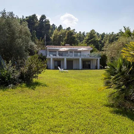 Sonora - Beachfront, Amazing Garden, Panoramic Sea View וילה