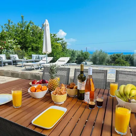 Sonora - Beachfront, Amazing Garden, Panoramic Sea View וילה