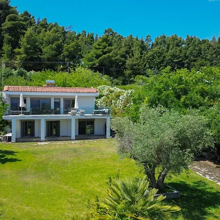 וילה Sonora - Beachfront, Amazing Garden, Panoramic Sea View פוליכרונו