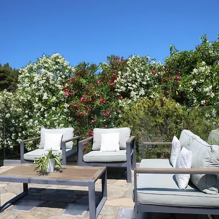 Sonora - Beachfront, Amazing Garden, Panoramic Sea View וילה