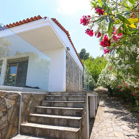 וילה Sonora - Beachfront, Amazing Garden, Panoramic Sea View פוליכרונו