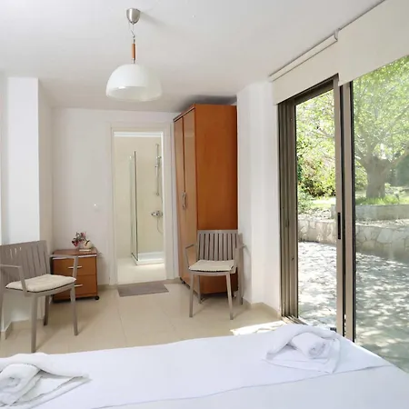 Sonora - Beachfront, Amazing Garden, Panoramic Sea View וילה