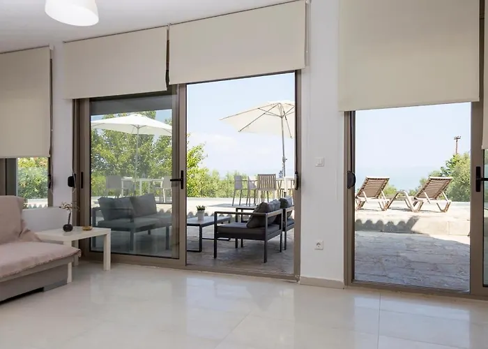 Villa Sonora - Beachfront, Amazing Garden, Panoramic Sea View